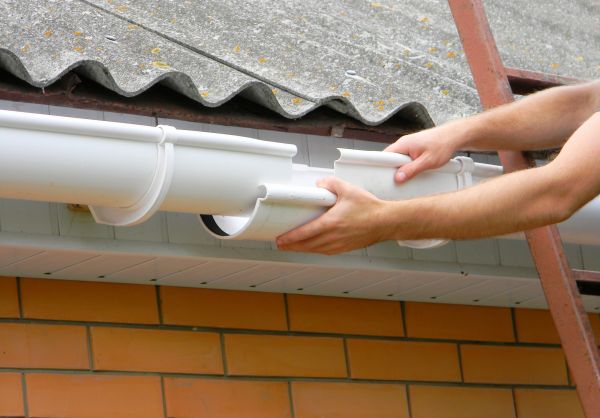 Gutter Hanging in Denver